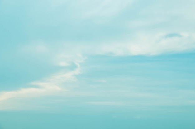 Foto nube suave con fondo de cielo azul