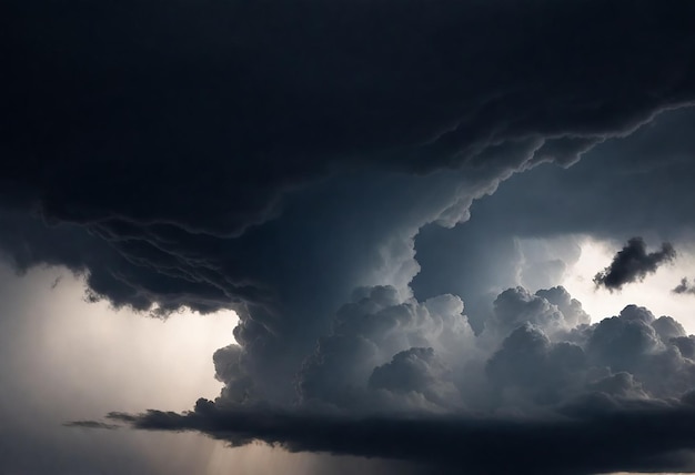 Foto una nube de tormenta que está nublada y oscura