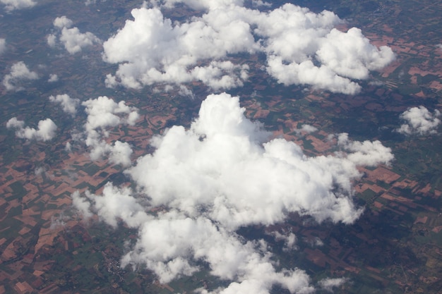 Nube, vista de las nubes vista desde la ventana del avión