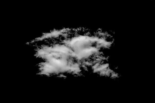 Nubes aisladas sobre un fondo negro