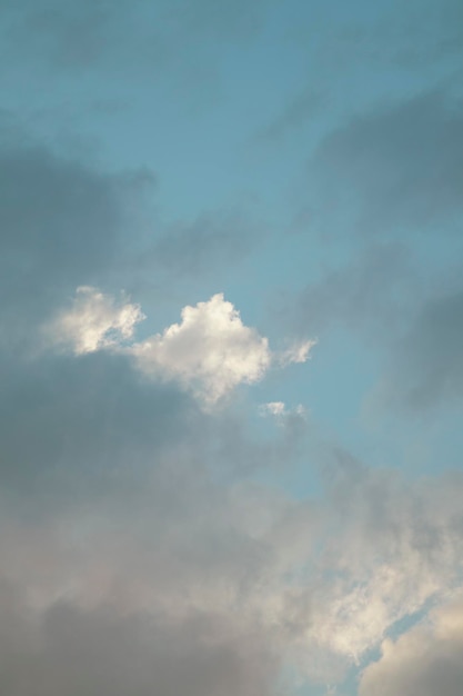 Foto nubes blancas con cielo azul