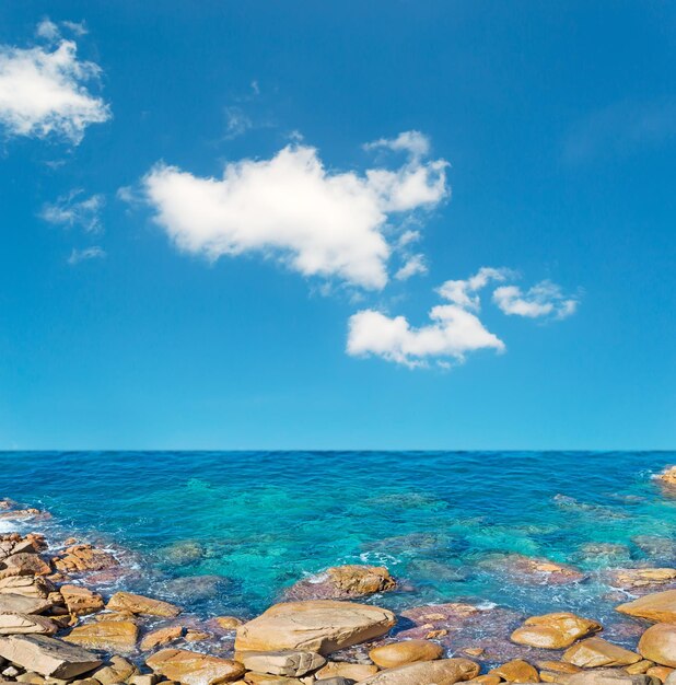 Nubes blancas sobre Costa Paradiso