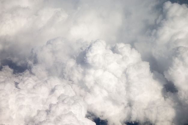 Nubes y cielo aéreo