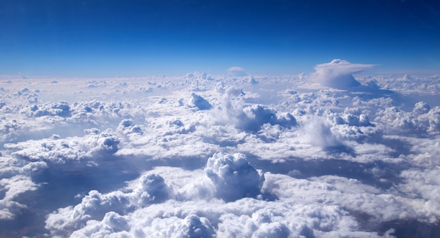 Nubes y cielo aéreo