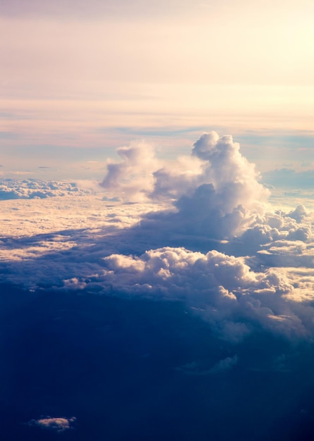 Nubes en el cielo azul