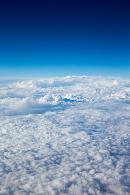 Nubes en el cielo azul