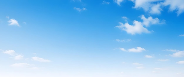 nubes en el cielo con un cielo azul