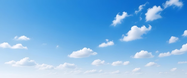 nubes en el cielo con un cielo azul