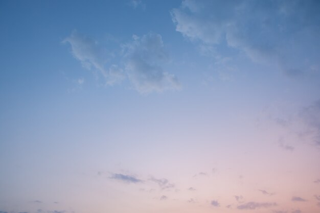 Nubes y cielo hermoso