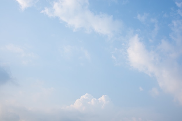 Nubes y cielo hermoso