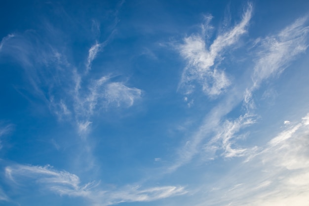 Nubes y cielo