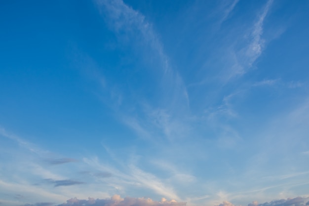 Nubes y cielo