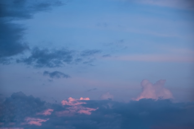 Nubes y cielo