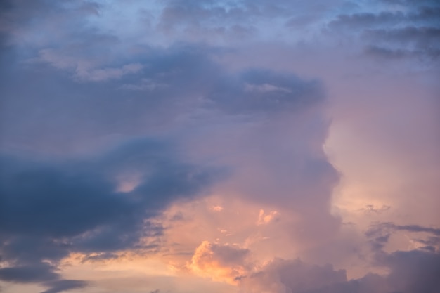 Nubes y cielo