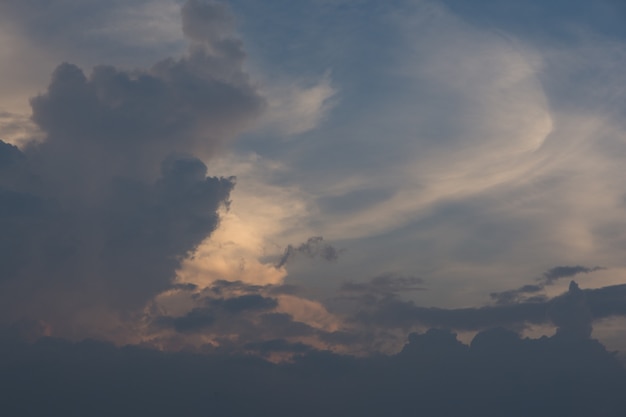 Nubes y cielo