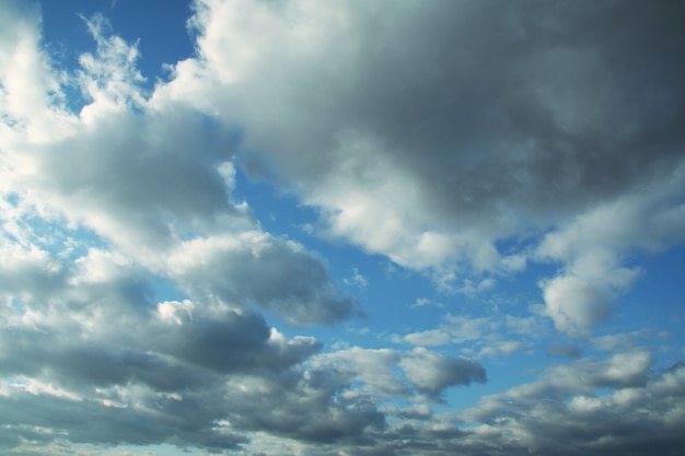 Nubes y cielo