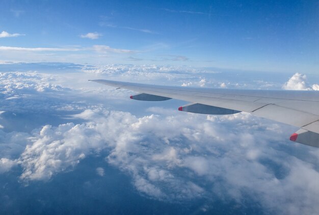 Nubes y cielo