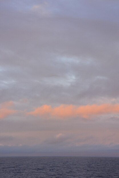 Nubes de colores al atardecer