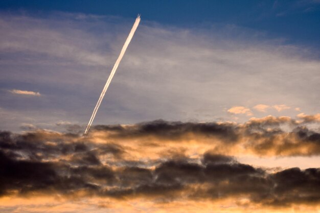 Nubes de colores al atardecer