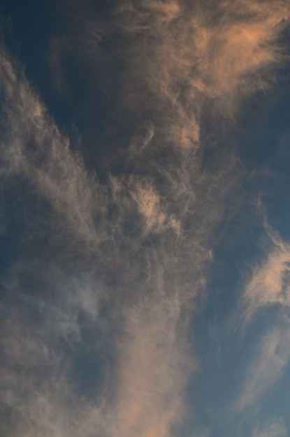 Nubes de colores al atardecer