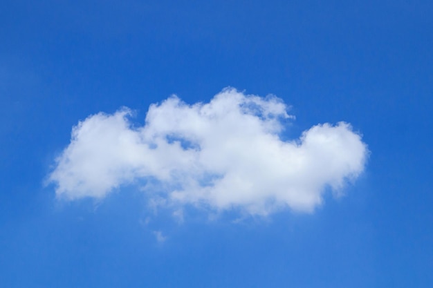 Nubes con fondo de cielo azul