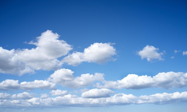 Nubes una foto de nubes naturales de verano.