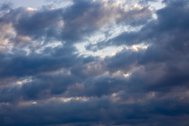 Nubes mullidas y cielo