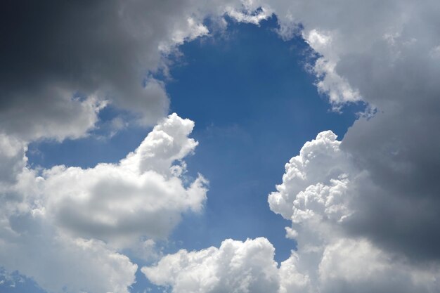 Nubes Nimbus en los fondos del cielo