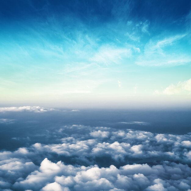 Nubes en el panorama de la atmósfera del cielo