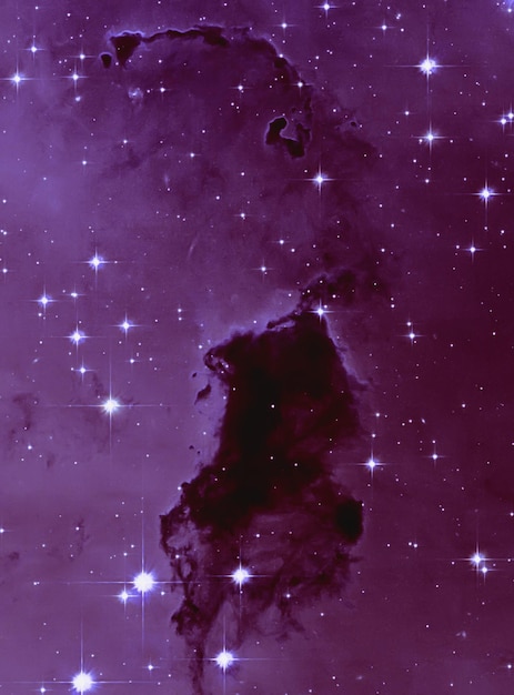 Nubes de polvo en el fondo de la Vía Láctea. Elementos de esta imagen proporcionados por la NASA.