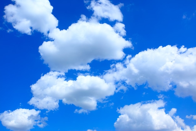 Nubes en primer plano del cielo de verano