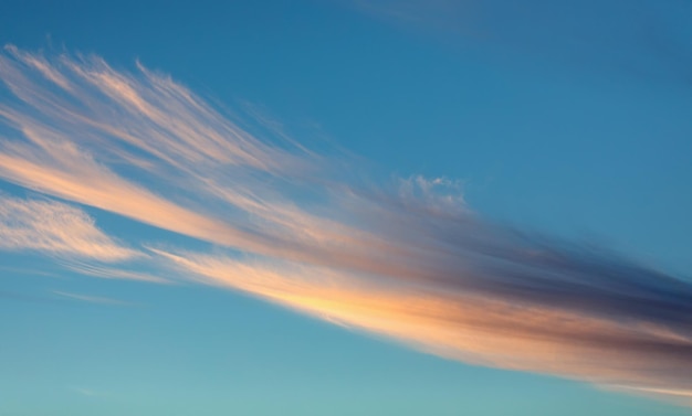 Nubes y puesta de sol naranja Empeoramiento de las condiciones meteorológicas Emergencia Fondo natural abstracto