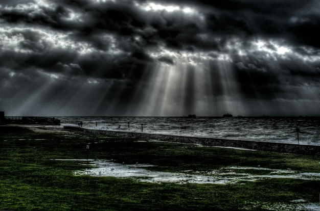 Foto nubes sobre el mar