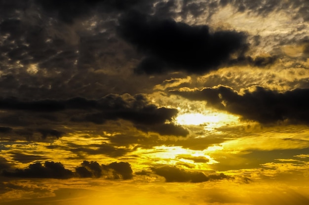 Nubes sobre el Océano Atlántico en Tenerife Islas Canarias España