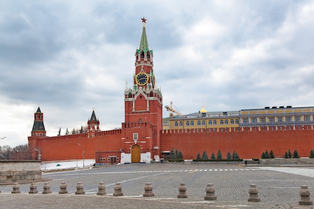 Nubes sobre la torre principal del Kremlin, Moscú