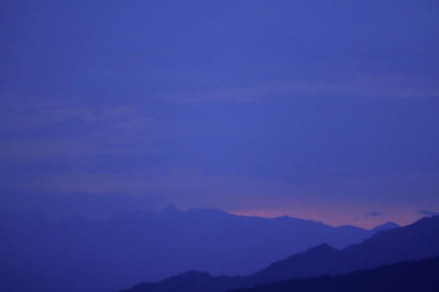 Nubes suaves y cielo azul