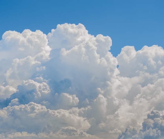 Nubes de tormenta antes del cielo de lluvia