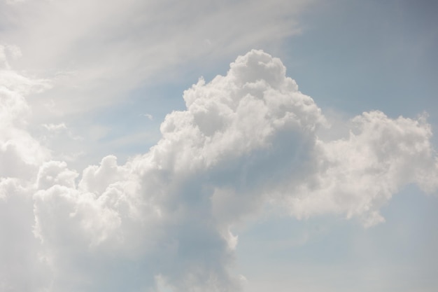 Foto nubes de tormenta blancas en el fondo del cielo de la ecología del clima natural y las condiciones climáticas