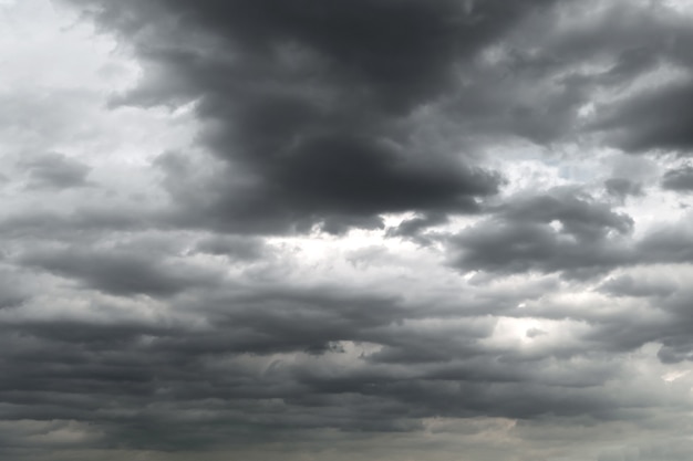 Foto nubes de tormenta oscuras antes de la lluvia utilizadas para el clima