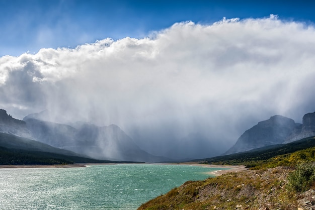 Nubes de tormenta sobre el lago Sherburne