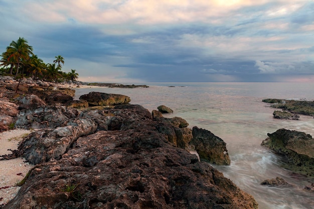 Nubes tormentosas sobre el Caribe. Península de Yucatán.