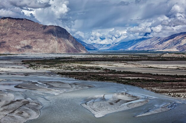 Nubra Tal und Fluss im Himalaya, Ladakh