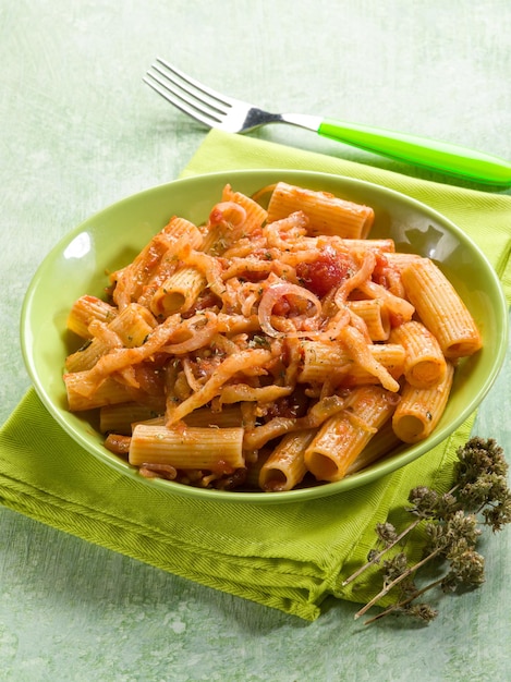 Nudeln mit Auberginen und Pachino-Tomaten