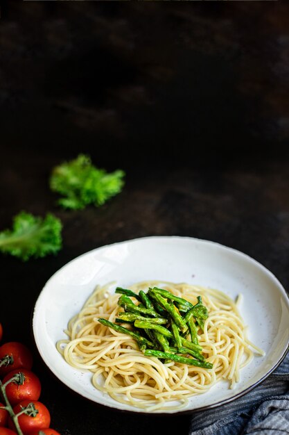 Nudeln Spaghetti grüne Bohnen Spargelsauce Nudeln