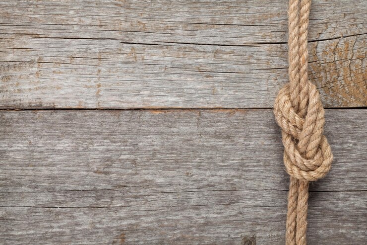 Foto nudo de cuerda de barco sobre un fondo de textura de madera