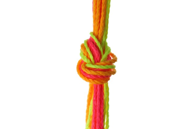 Foto nudo pnga de cordones multicolores aislado sobre fondo blanco.