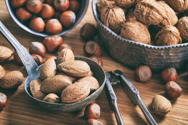 nueces avellanas y almendras