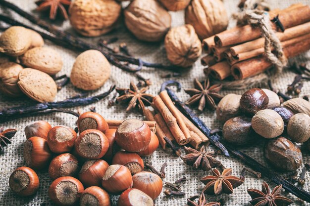 nueces avellanas y almendras