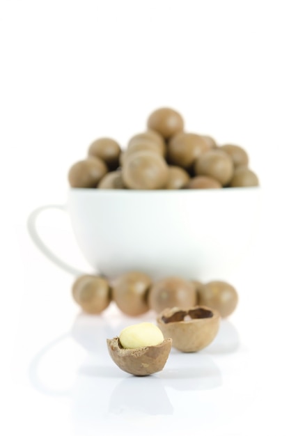 Nueces en blanco