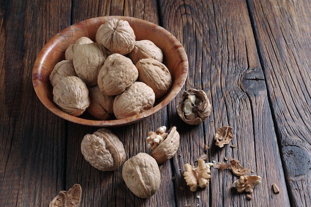 nueces enteras y partidas